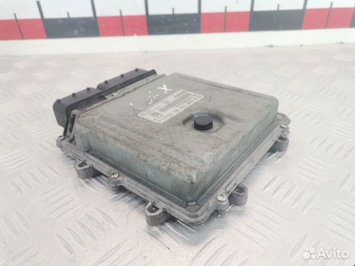 Блок управления двигателем Mitsubishi Colt