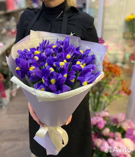 Ирисы. Цветы. Букеты. Доставка