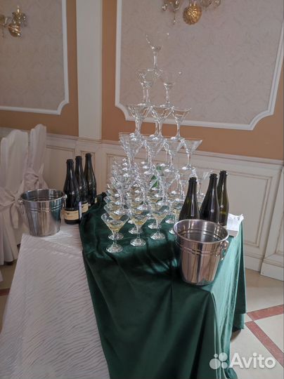 Пирамида из шампанского