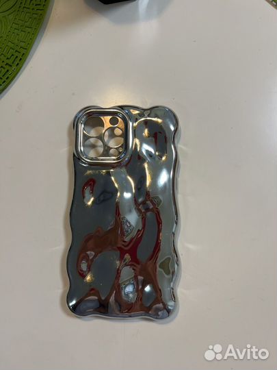 Чехлы на iPhone 16