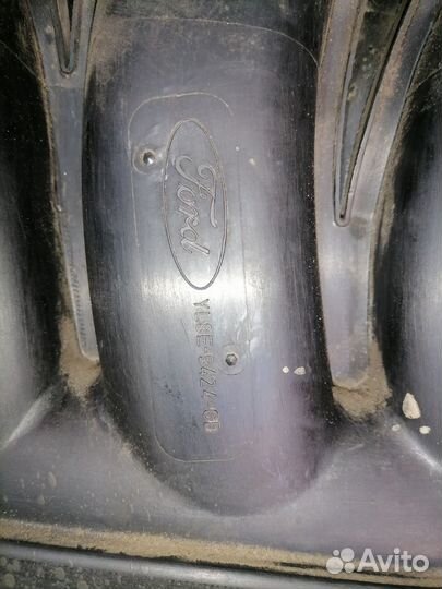 Колектор впускной Ford Maverick 3.0 03г.в. дорест