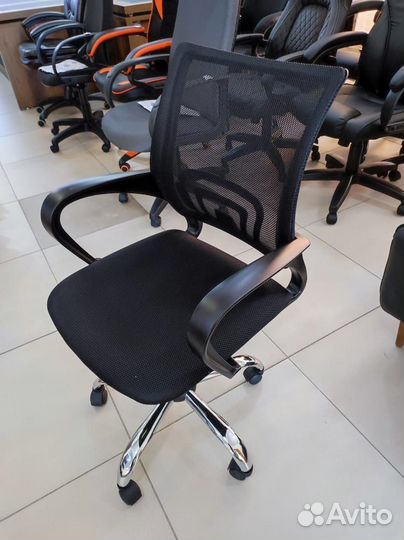 Офисное кресло