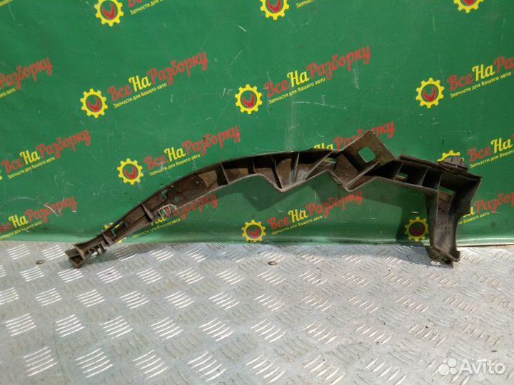 Кронштейн крепления фары правый Volkswagen Passat