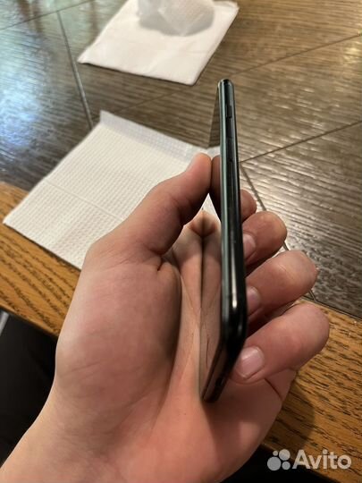 Телефон iPhone se 2020