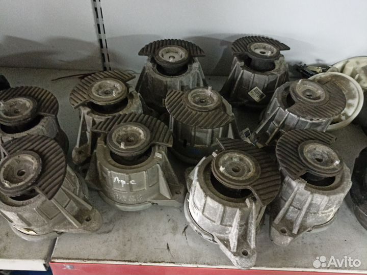 212. 204.164 подушки двигателя