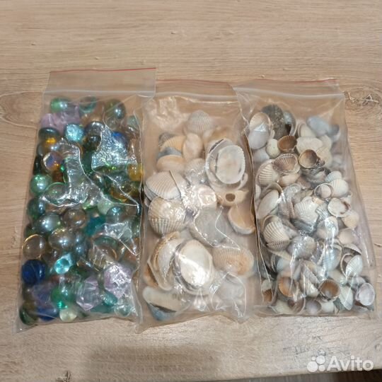 Морские ракушки и иск. камни