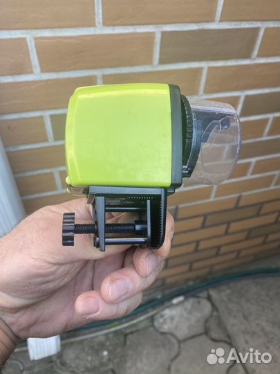 Автоматическая кормушка для рыб