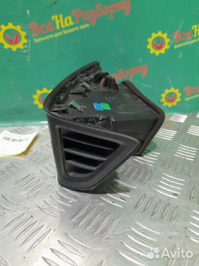 Дефлектор воздуховода правый Ford Focus 3 седан