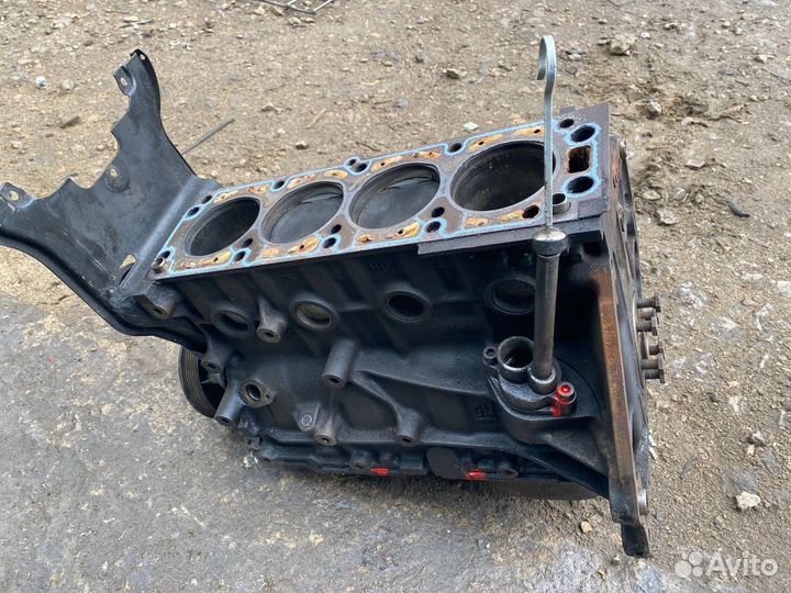 Блок цилиндров Opel Astra F 1.8