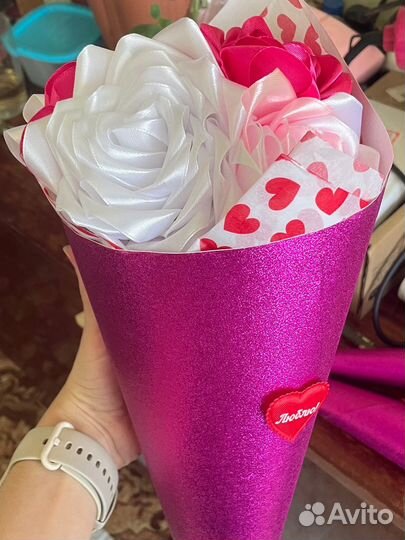 Розы из атласных лент