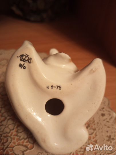 Фарфоровая статуэтка- енот