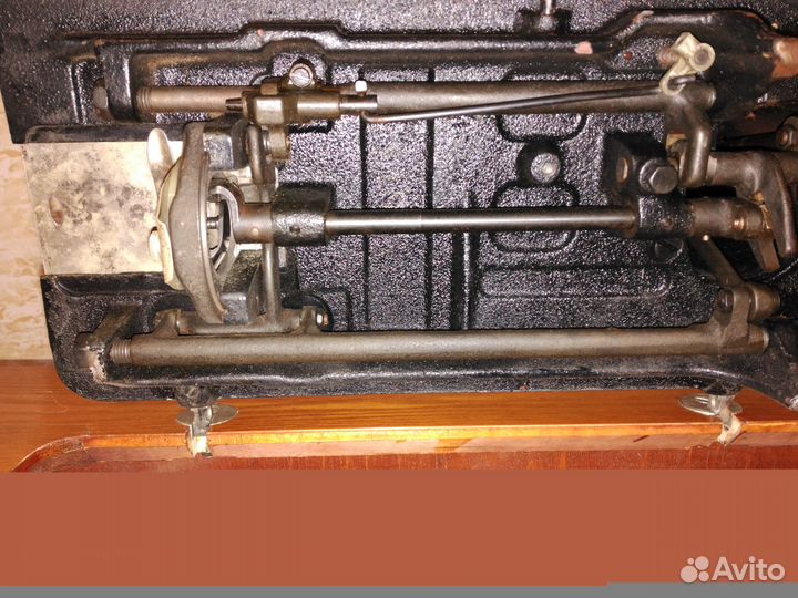 Швейная машинка с эл.двигателем