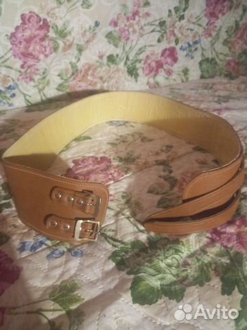 Широкий кожаный пояс
