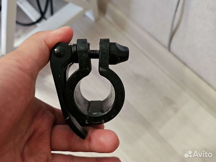Хомут для электросамоката