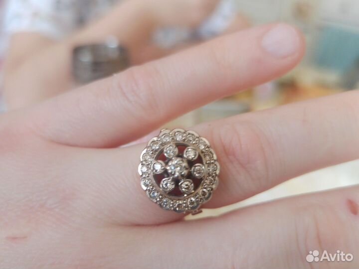 Золотое кольцо с бриллиантами 750 пробы