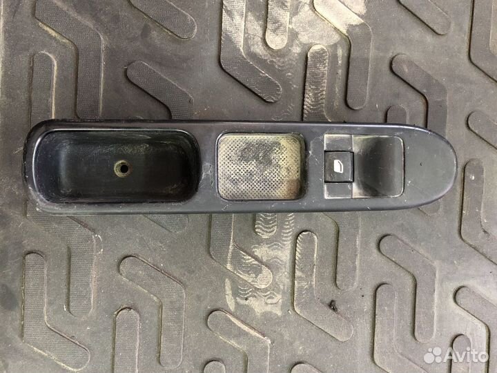 Кнопка стеклоподьемника Citroen Picasso C3