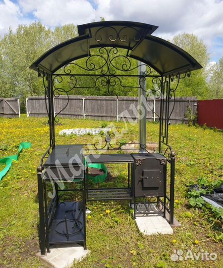 Мангал с крышей