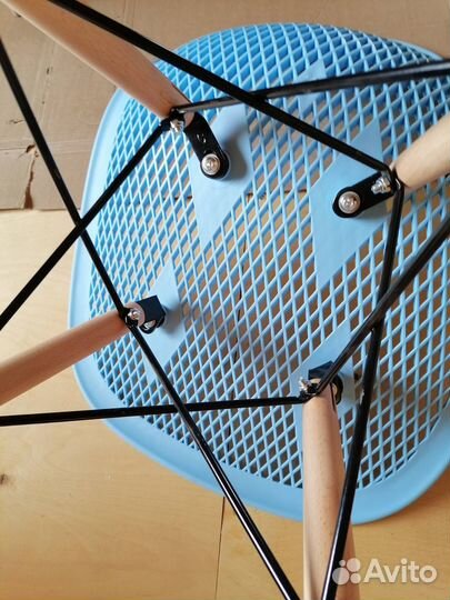 Стул Eames. Новый, для улицы