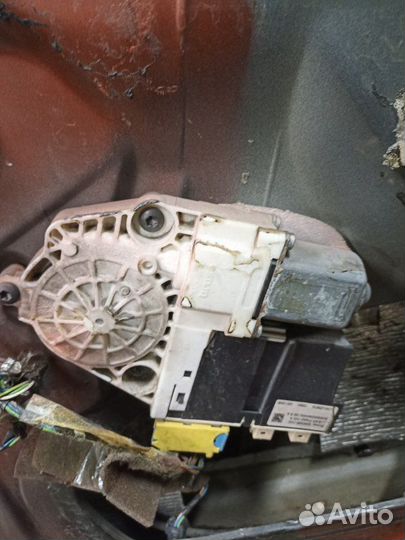 Стеклоподъемник правый Citroen C4 cupe 2004-2010