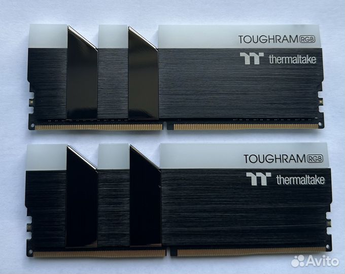 Thermaltake tough RGB (8 гб x 2 шт.) DDR4 3600 мгц