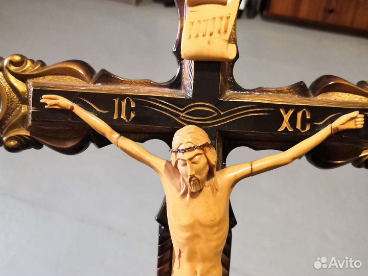 Крест деревянный настенный