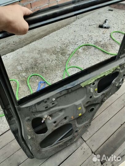 Задняя дверь, honda h-rv чëрного цвета