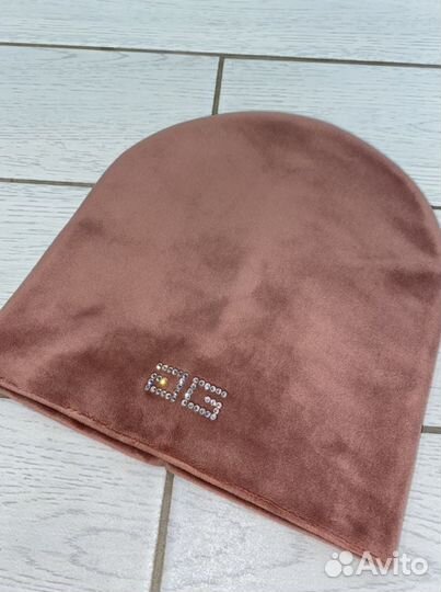 Шапка со стразами swarovski