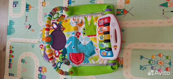 Развивающий коврик fisher price с пианино