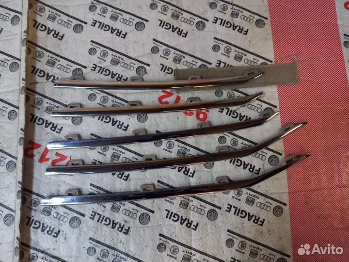 Молдинг решетки радиатора Volkswagen Polo sedan