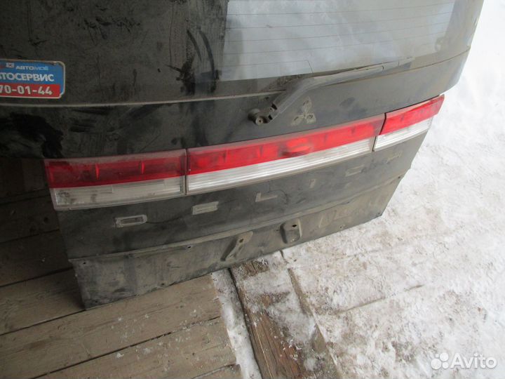 Крышка багажника Mitsubishi Delica D:5