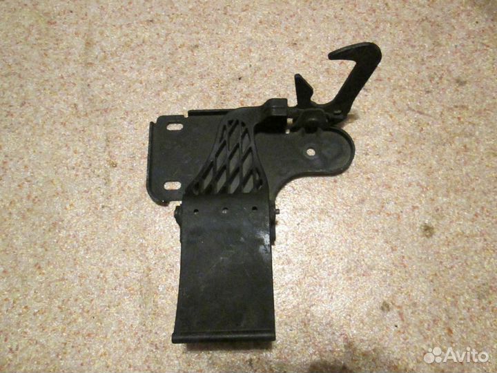 Крючок капота 4E0823485F