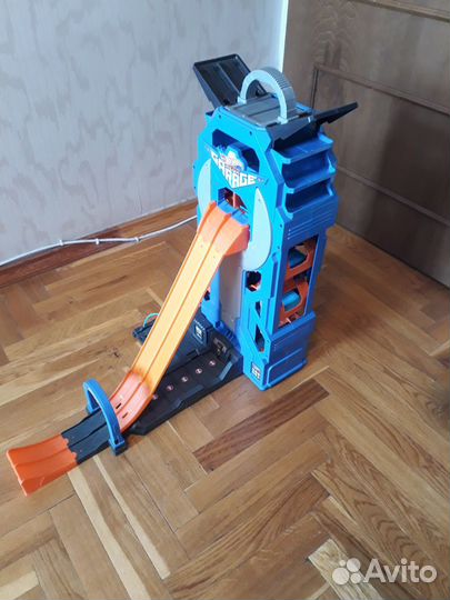 Hot Wheels Mega Rally гараж-лифт парковка Оригинал