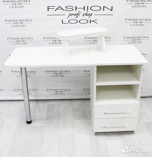 Маникюрный стол