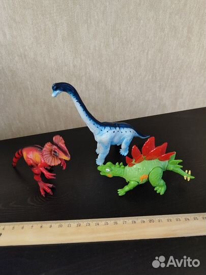 Фигурки динозавров