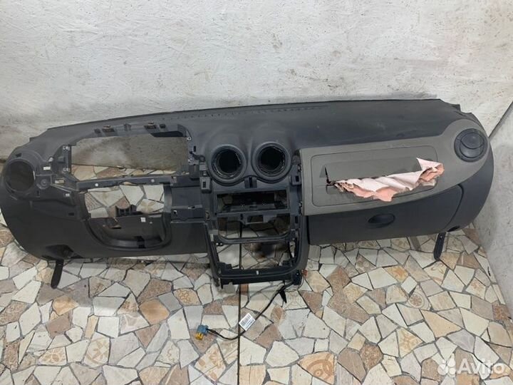 Торпедо Renault Logan седан 1.6 K4MC697 (103 Л.С.)