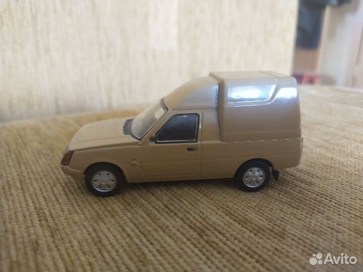 Модель автомобиля заз 11055 Автолегенды СССР