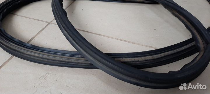 Уплотнитель багажника Митцубиси Паджеро Пинин / ио