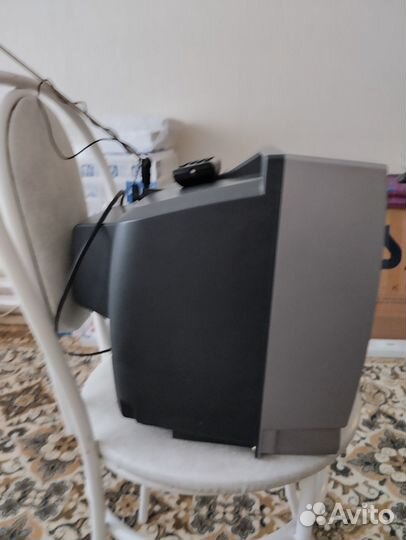 Телевизор JVC в комплекте с кронштейном