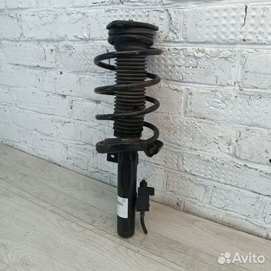 Стойка передняя правая Mazda 3 BL 1.6 Z6-VE 2009