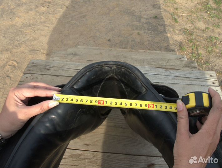 Выездковое седло