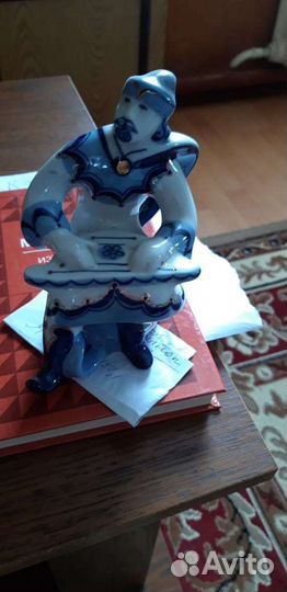 Статуэтки из фарфора и бюсты