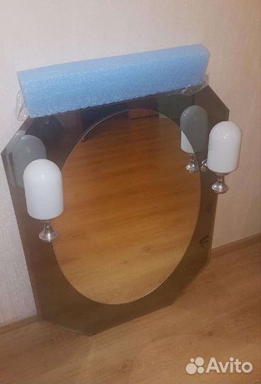 Зеркало со светильниками