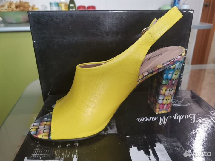 Босоножки кожаные