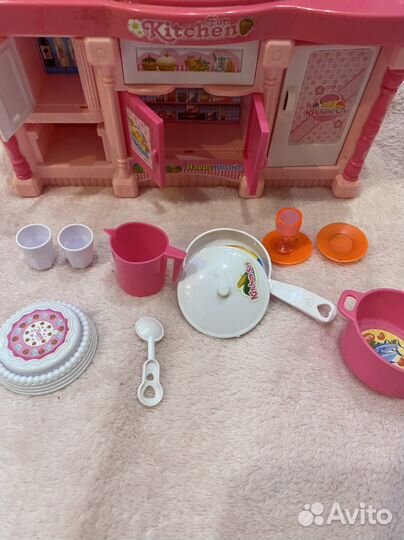 Кухня маленькая игрушечная с посудой и мебелью