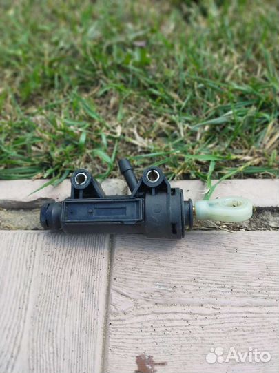 Главный цилиндр сцепления BMW 3 e46