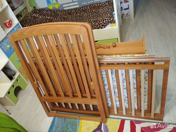 Кроватка детская Гандылян с маятником и матрасом