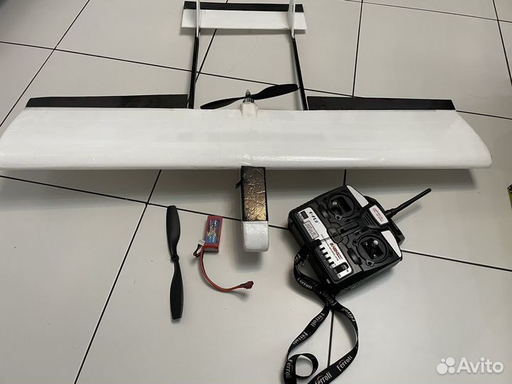 Радиоуправляемый самолет