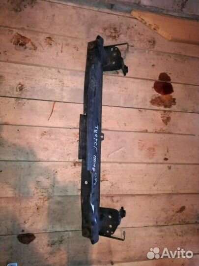 Фольксваген Туарег Touareg 06г. усилитель бампера