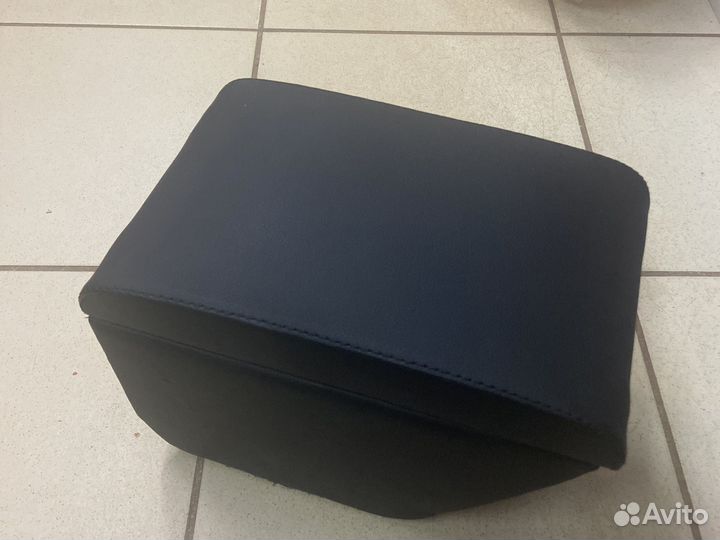 Подлокотник