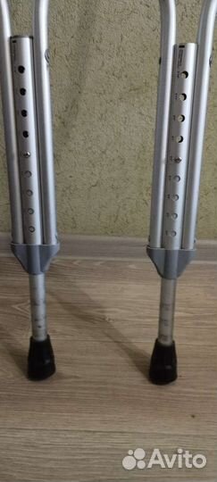 Продаю костыли взрослые подмышечные